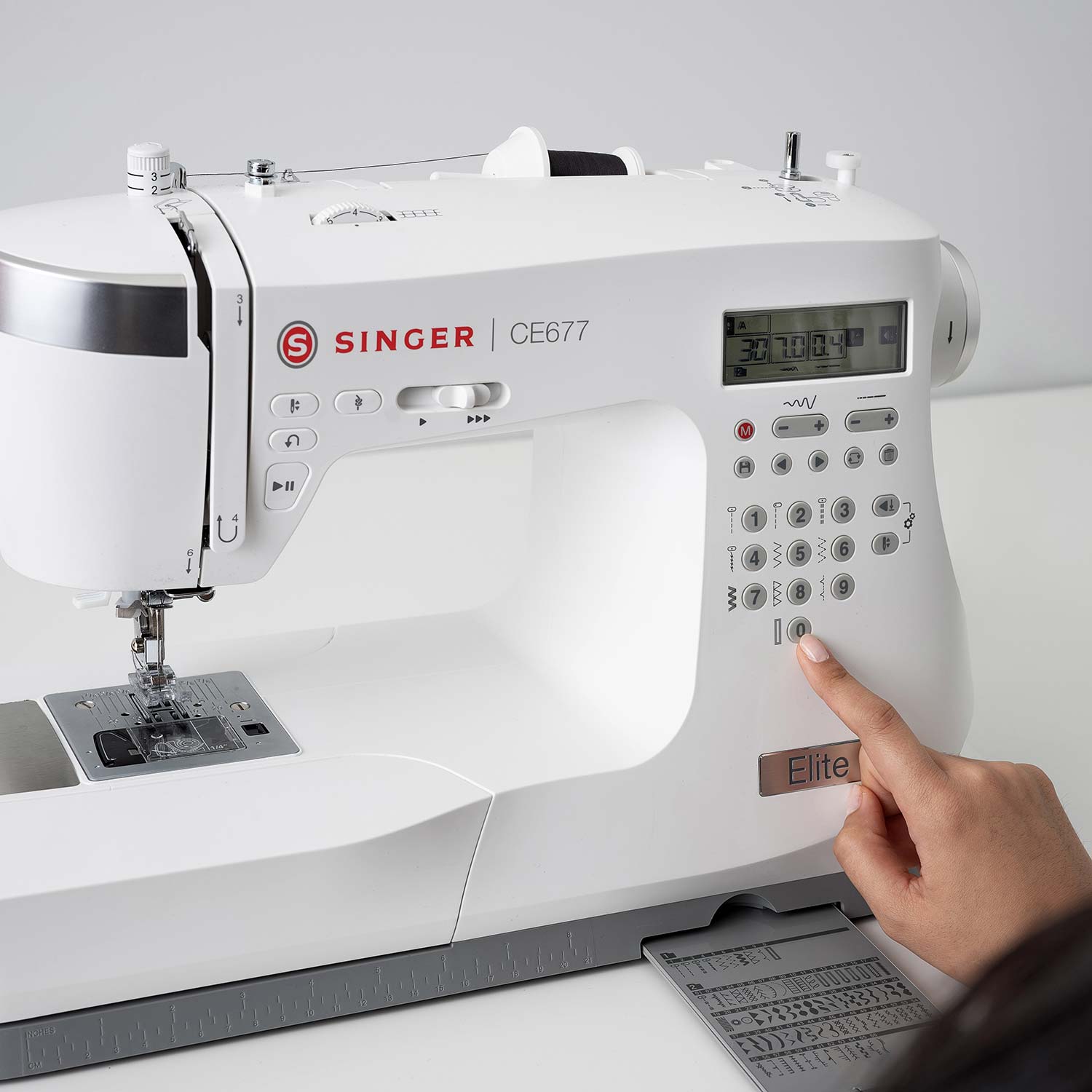 SINGER Elite CE677